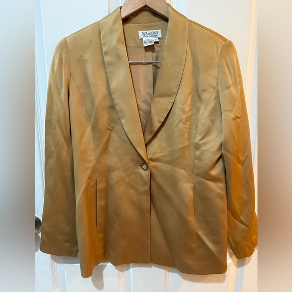 due per due Jackets & Blazers - Chic Gold 100% Silk Women's Blazer Old Money